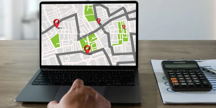 GPS route destinations on map, Laptop